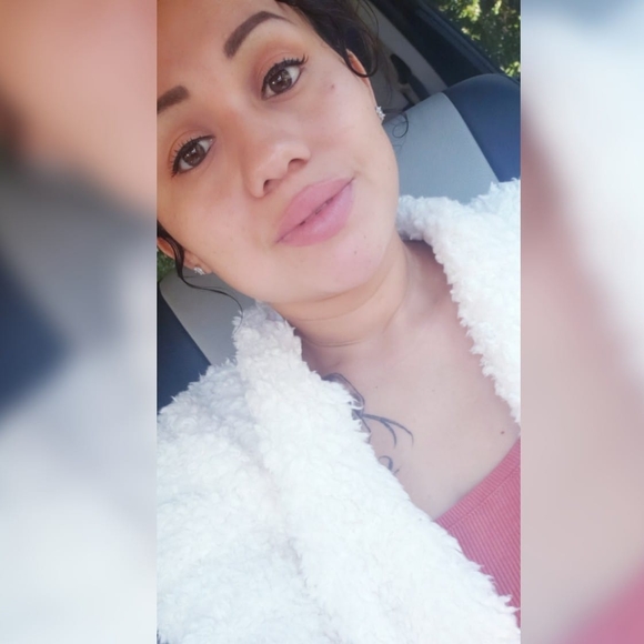 Meet your Posher, Yessy - Picture 1 of 1